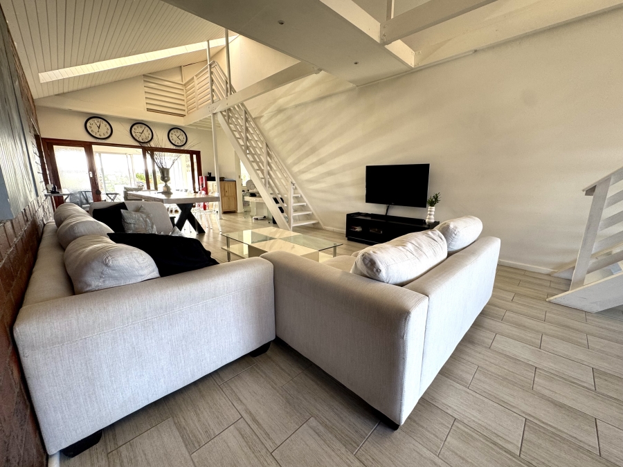 To Let 4 Bedroom Property for Rent in Grotto Bay Western Cape